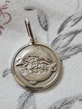 Vintage Pisces Medallion Pendant
